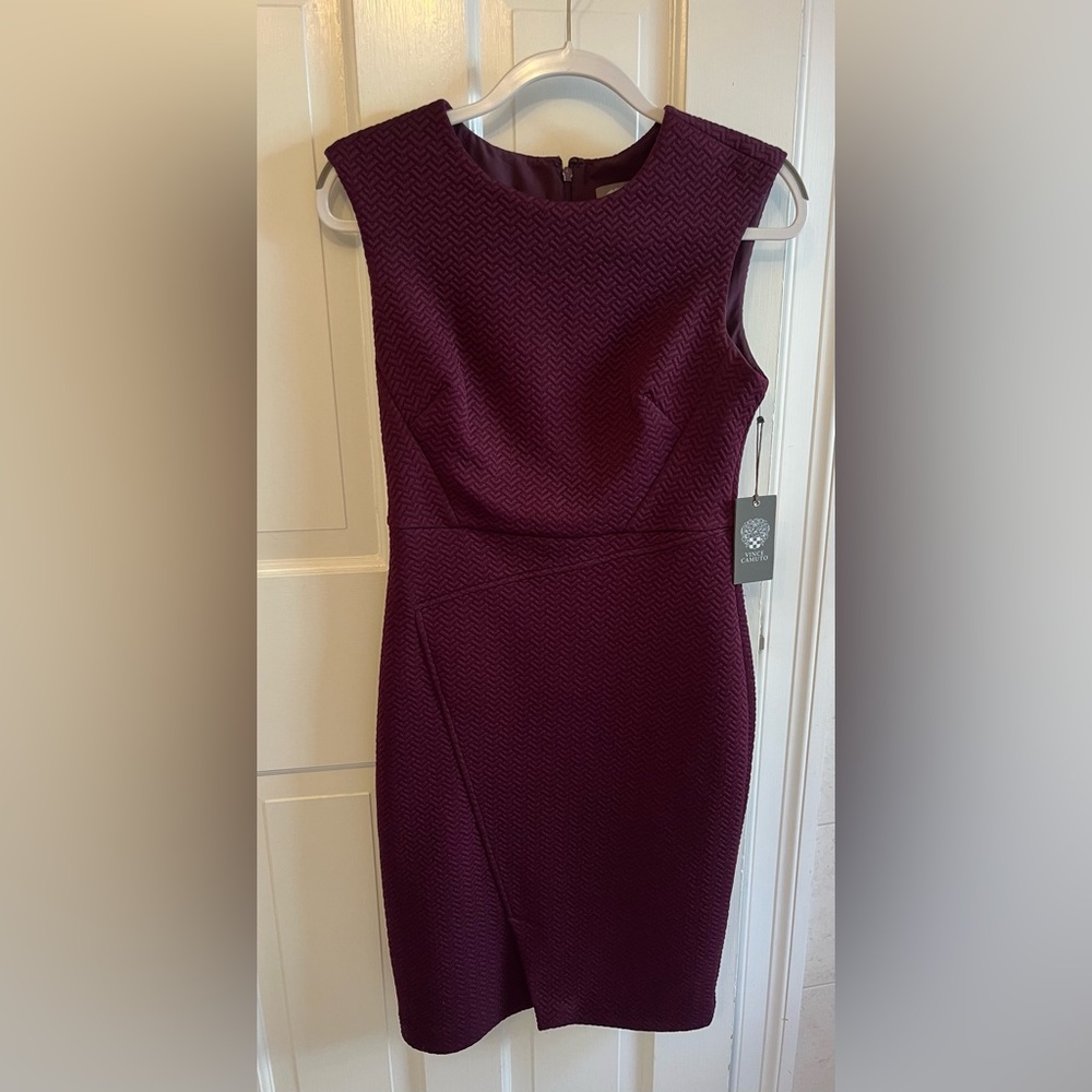 NWT Vince Camuto lined Dress. Flattering shape In vibrant rich plum, Sz 4.